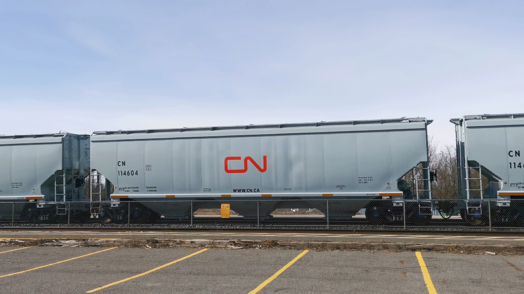 CN 114604